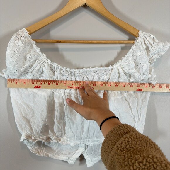 Free People White Eyelet Crop Top Small Ruffled Feminine Button Front Tie Light - Picture 3 of 7